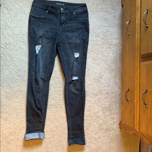 Maurices mid rise jegging size medium.
